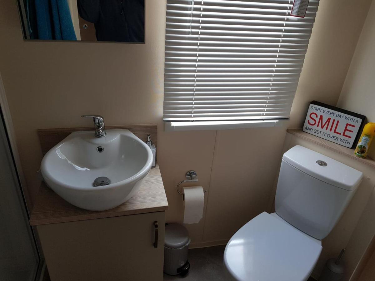 6 Berth Deluxe Caravan Palm Grove 42 Чапъл Сейнт Лионардс Екстериор снимка