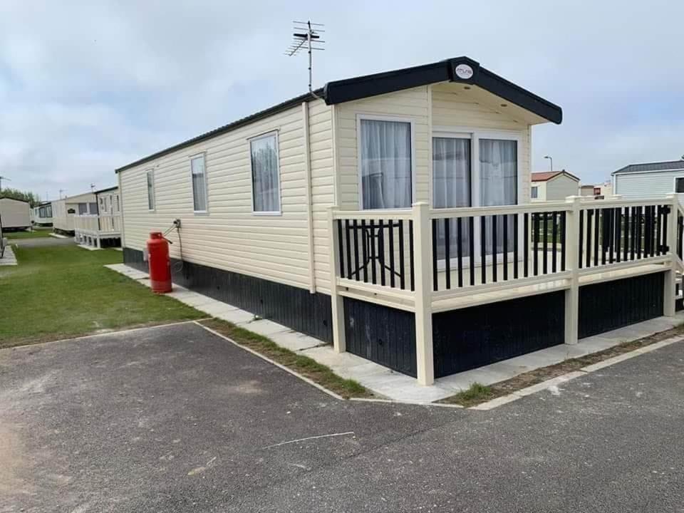 6 Berth Deluxe Caravan Palm Grove 42 Чапъл Сейнт Лионардс Екстериор снимка
