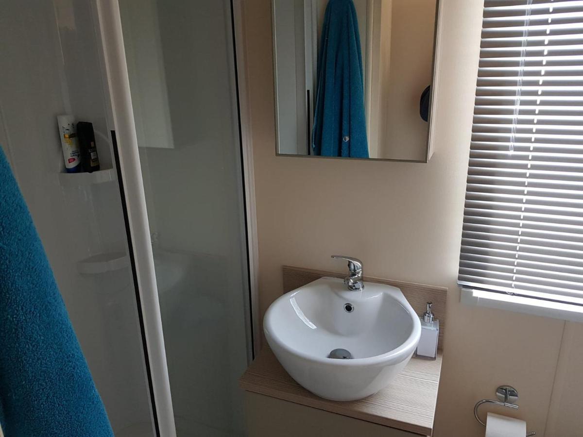 6 Berth Deluxe Caravan Palm Grove 42 Чапъл Сейнт Лионардс Екстериор снимка