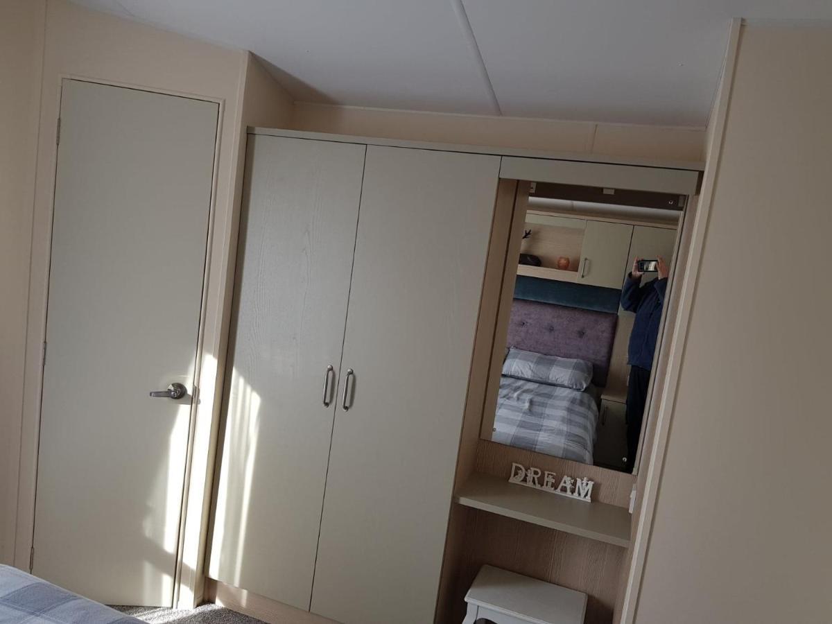 6 Berth Deluxe Caravan Palm Grove 42 Чапъл Сейнт Лионардс Екстериор снимка