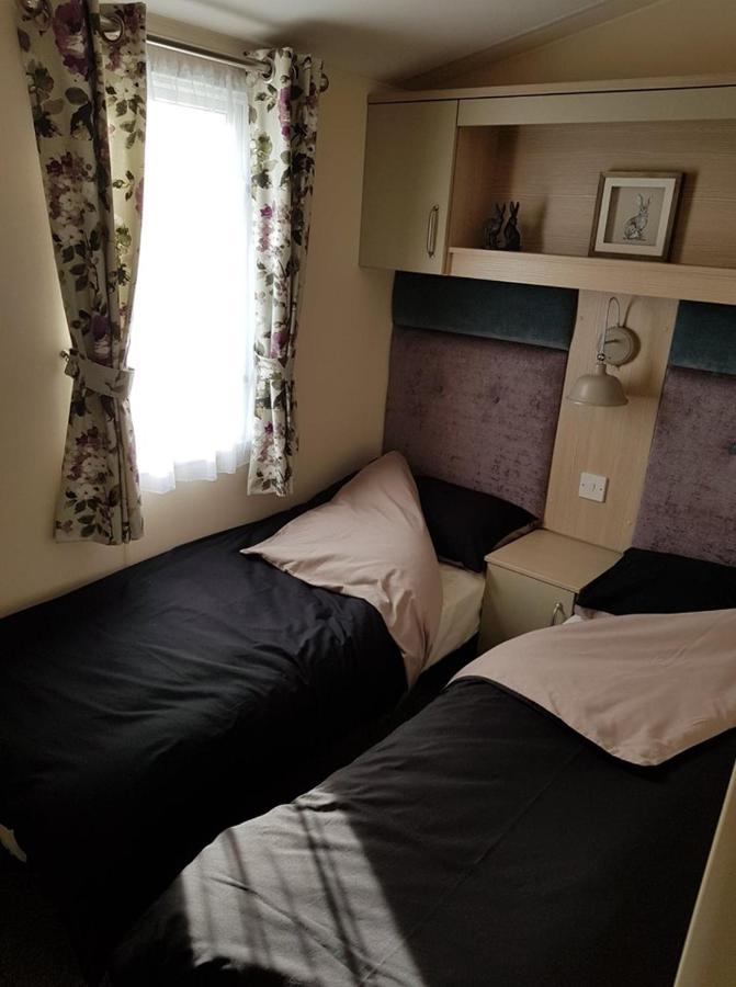 6 Berth Deluxe Caravan Palm Grove 42 Чапъл Сейнт Лионардс Екстериор снимка